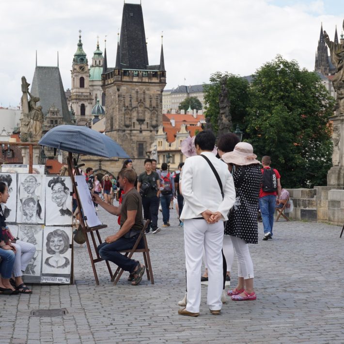 busy-charles-bridge-in-prague-cz-group-of-tourists-in-europe_t20_jRjVda